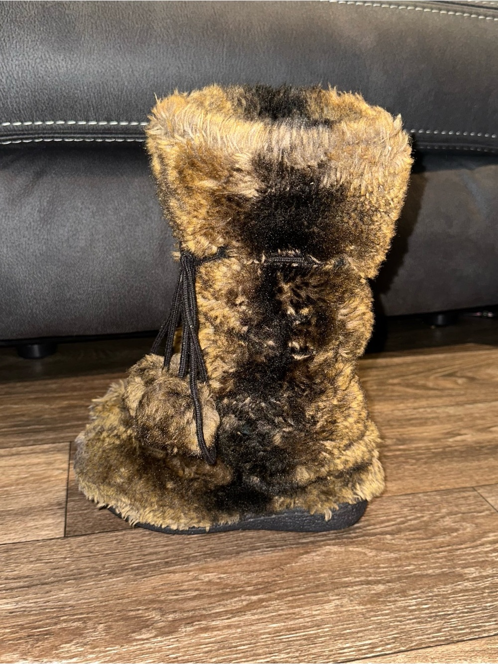 Aldo teddy bear faux fur brown fluffy boots w/Pom Poms Sz 37 (6.5) Mcbling Y2K